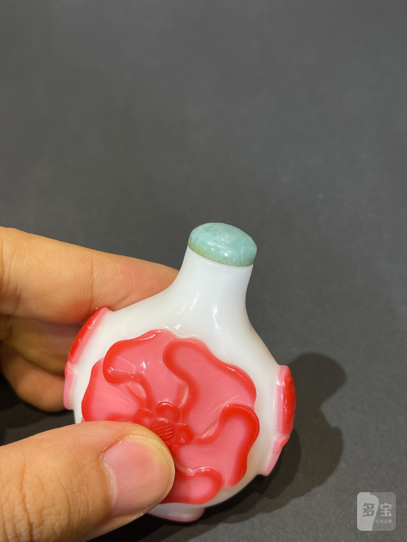 清乾隆 白套红料金葵花双铺首小尊 - 图7